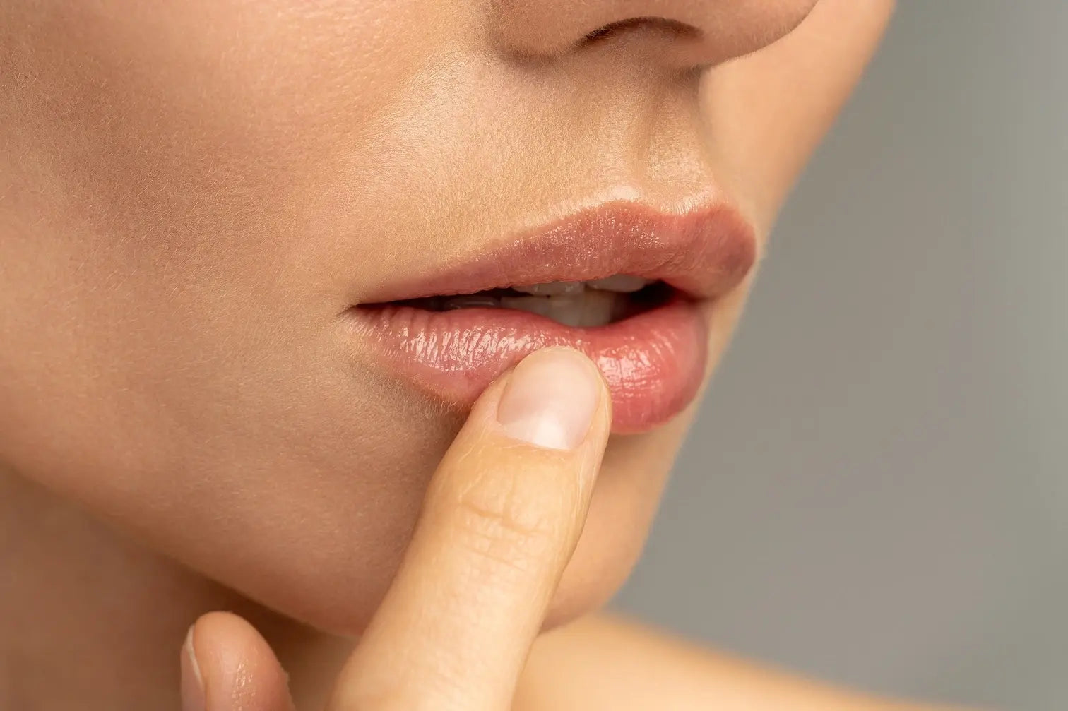 Uncovering the 9 Causes of Dry Lips: Why Do Lips Get Chapped?